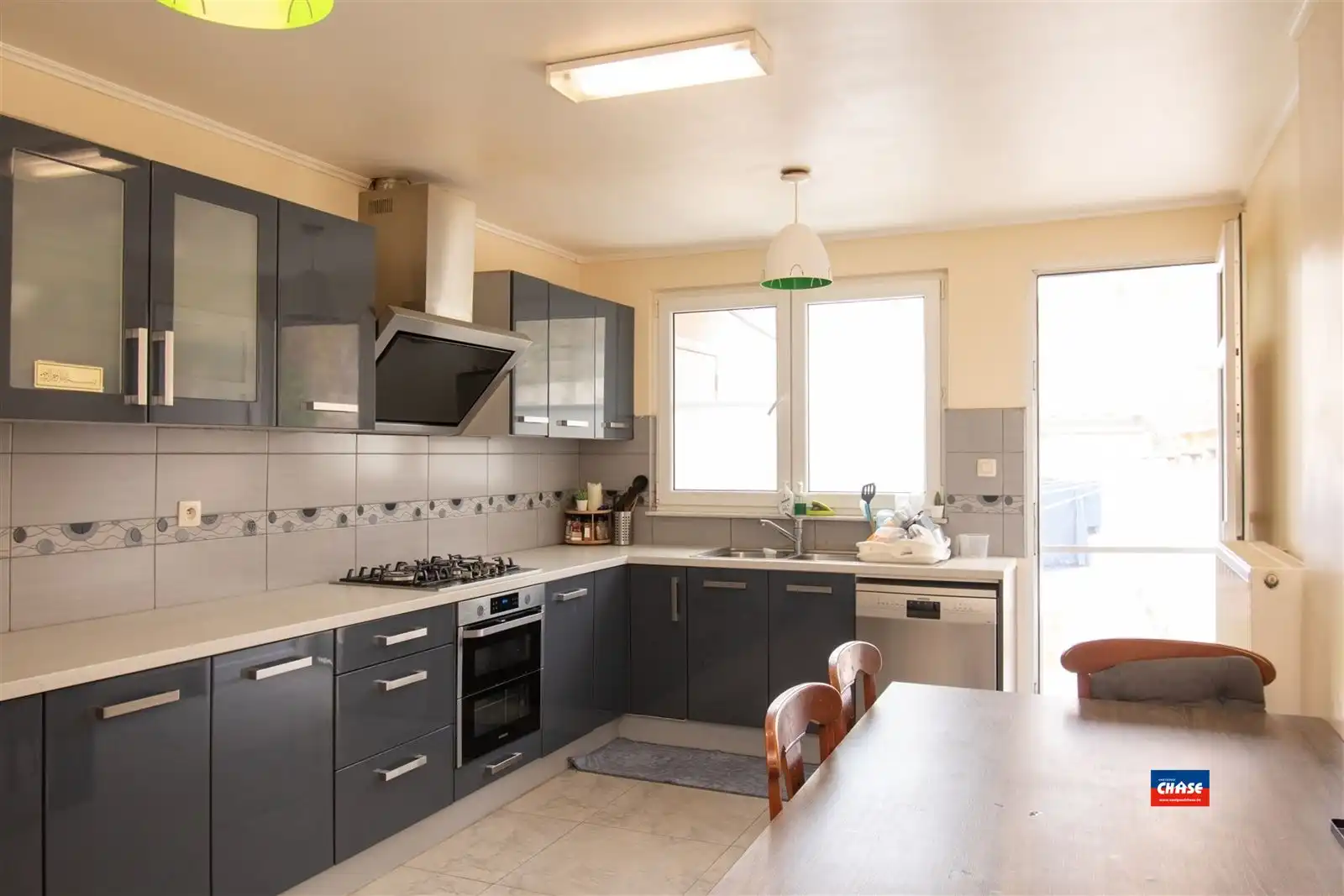 Woning met 4 tot 5 slaapkamers en tuin foto 2