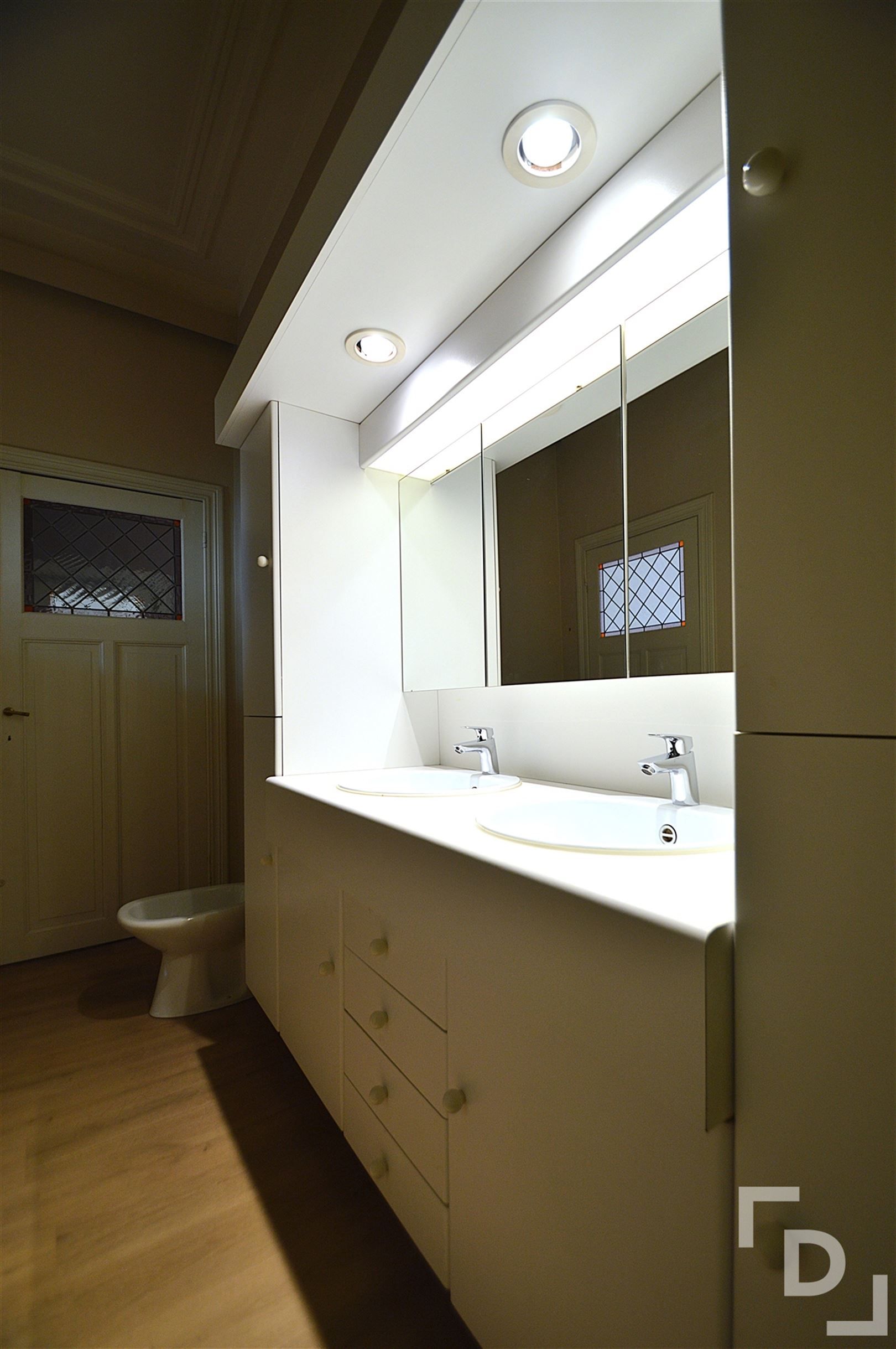 Ruim appartement op toplocatie in Ieper. foto 11