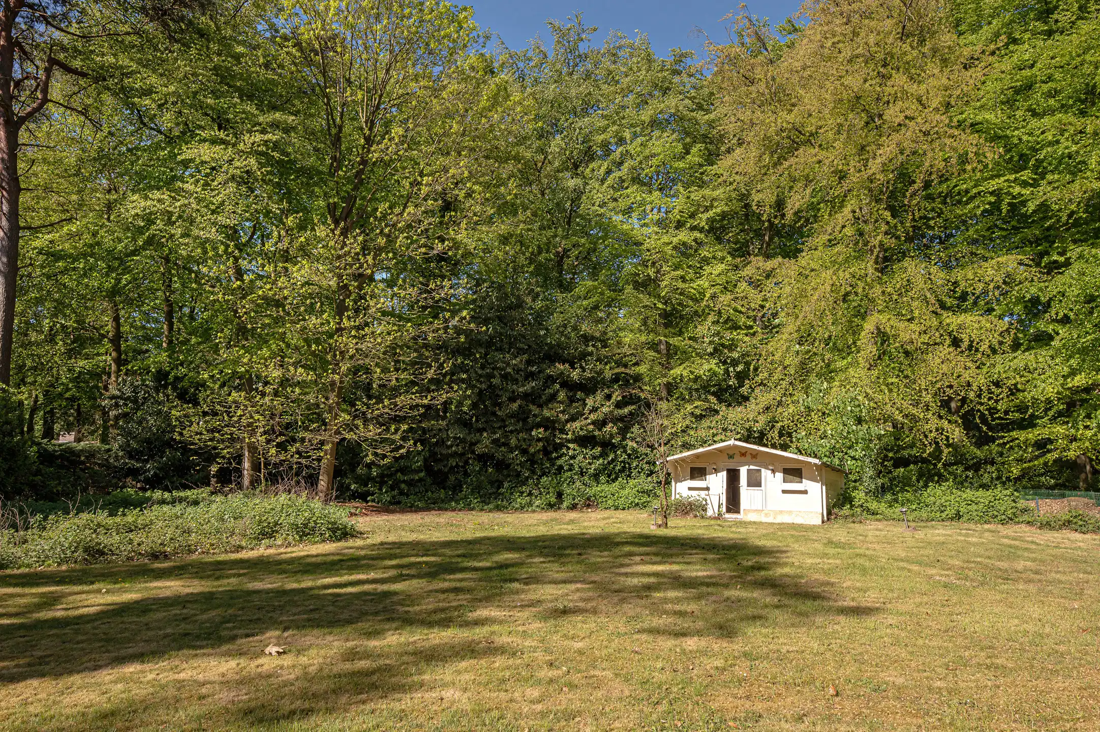 Vrijstaand en residentieel gelegen woning in groene oase met zonnige tuin. foto 25