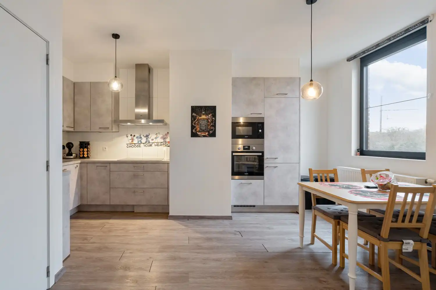 Gerenoveerd handelspand met appartement op gunstige locatie! foto 2