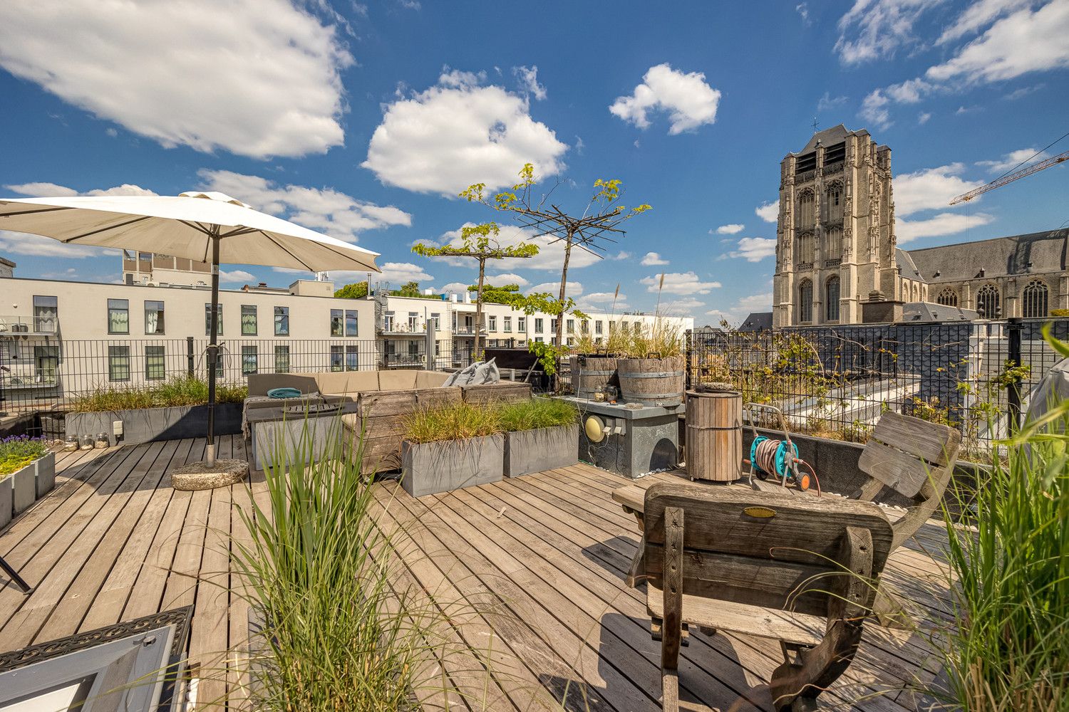 Unieke en energiezuinige stadsvilla (224m²) met fantastisch zonneterras in het hart van historisch Antwerpen – luxe, rust en boordevol karakter! foto 2
