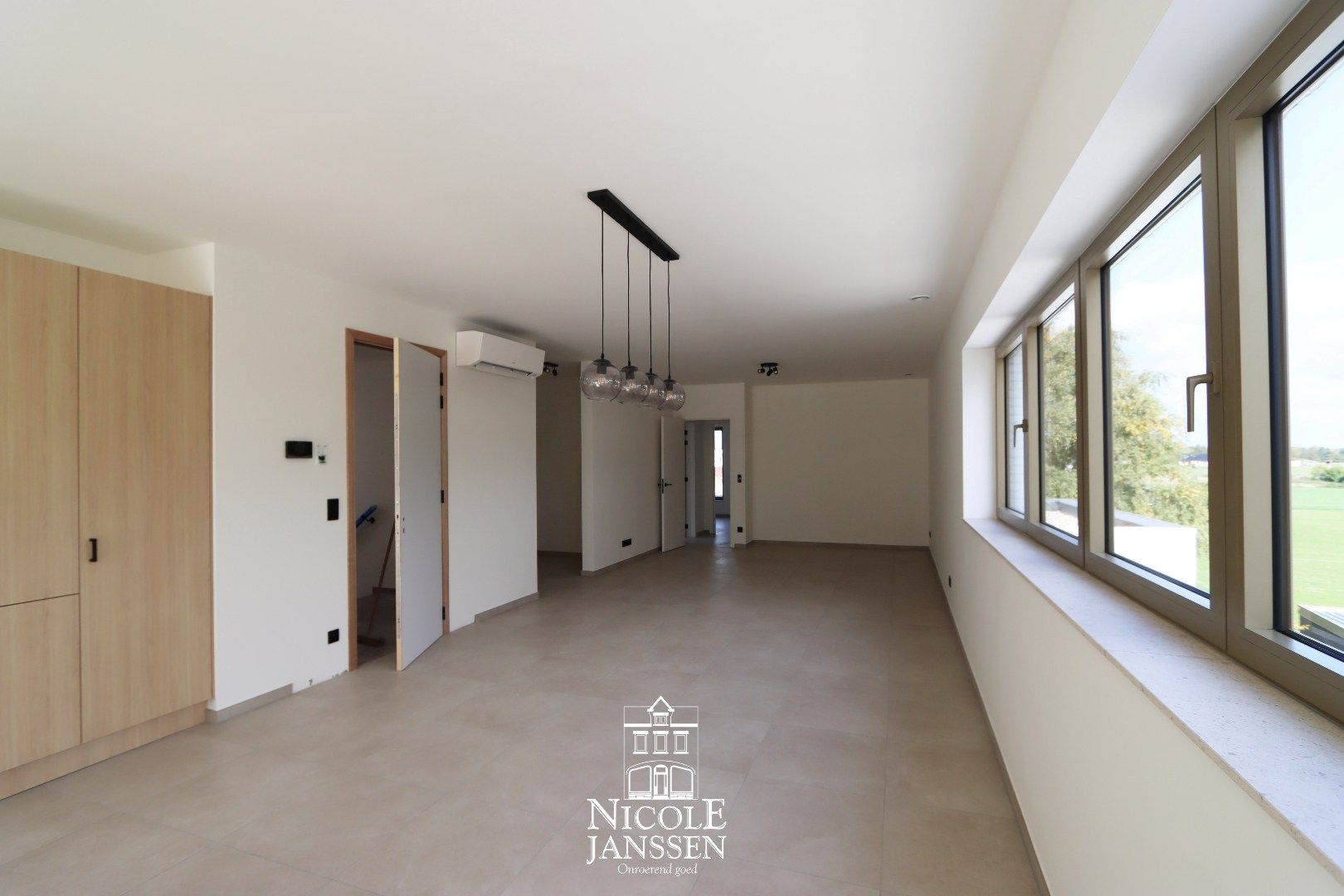 Penthouse met terras en  twee autostandplaatsen foto 2