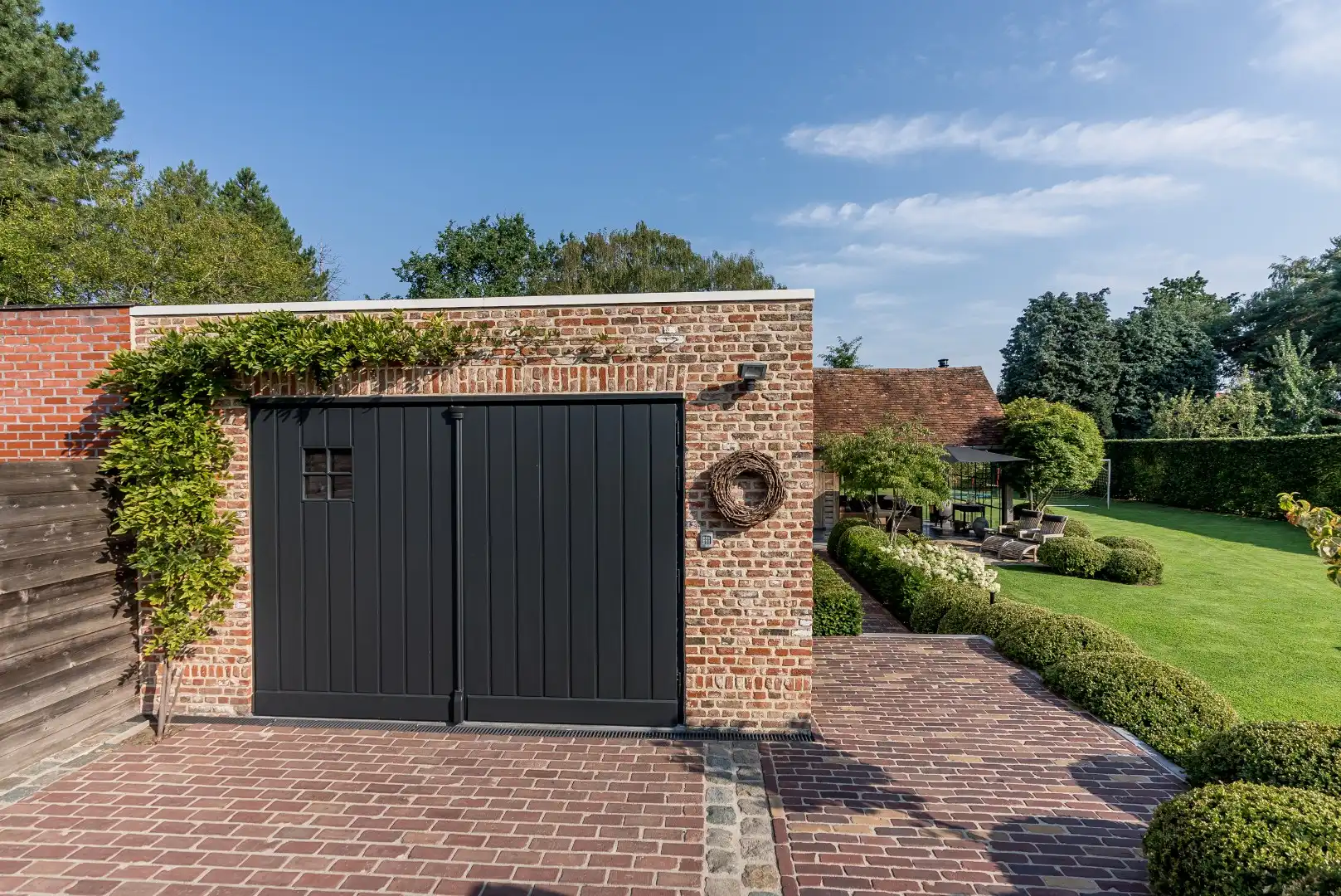 Ruime, karaktervolle en kwalitatief afgewerkte woning op een rustige ligging in Gompel. foto 32