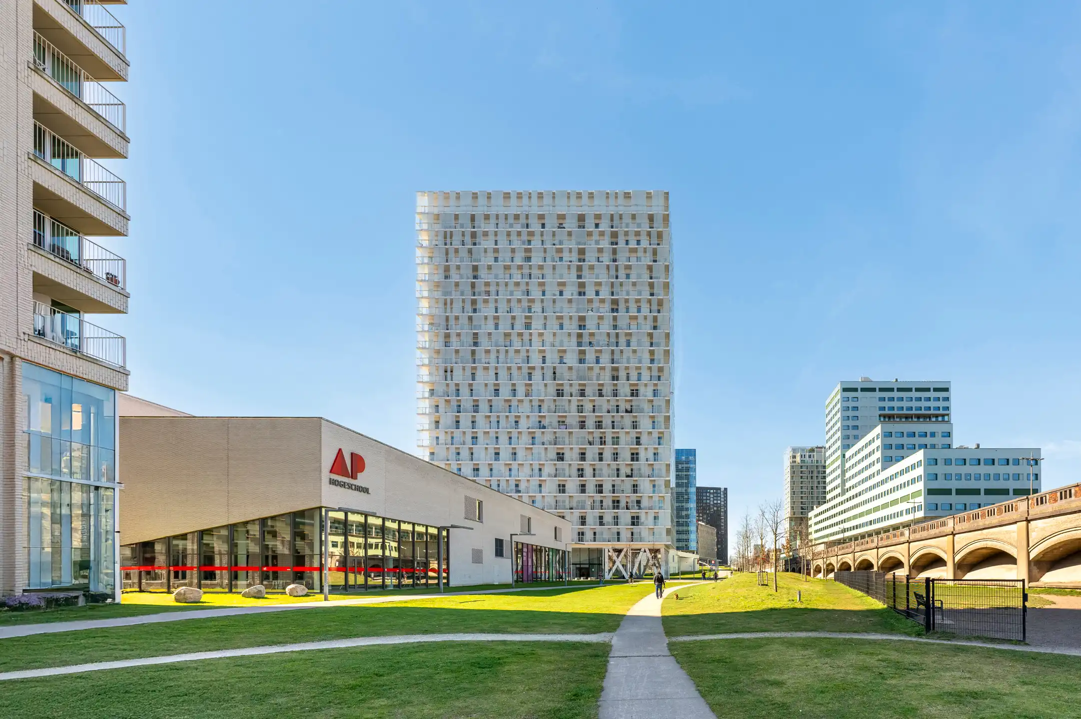 Lichtrijke studio met terras en topligging in Antwerpen foto 2