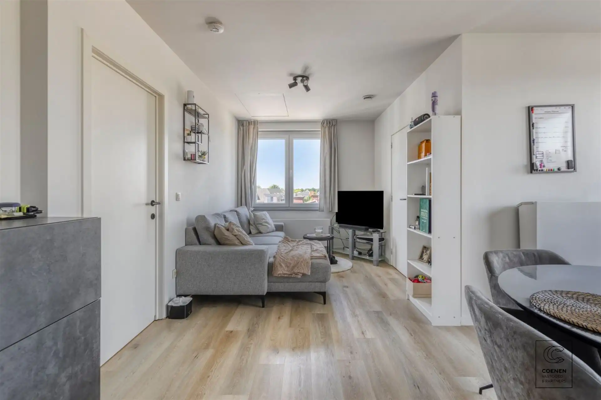 Instapklaar, recent gerenoveerd dakapp. van 55 m² te Geel! foto 5