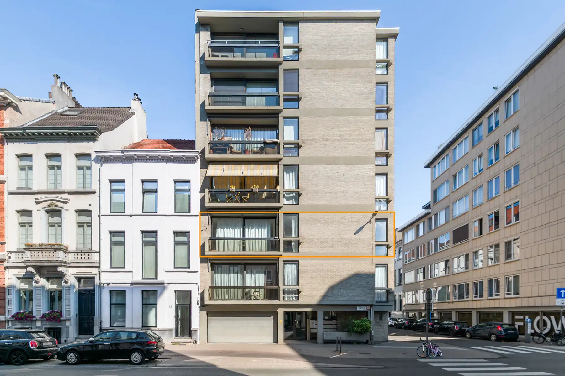 Ruim 3-slaapkamer appartement met terras op toplocatie foto {{pictureIndex}}