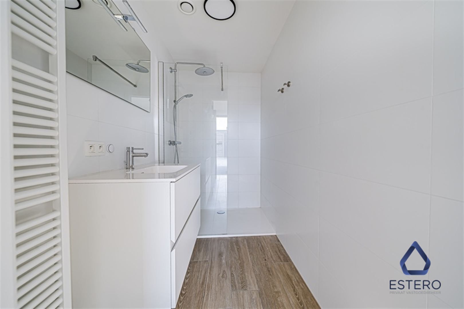 Modern 1-slaapkamerappartement met zonnig terras foto 9