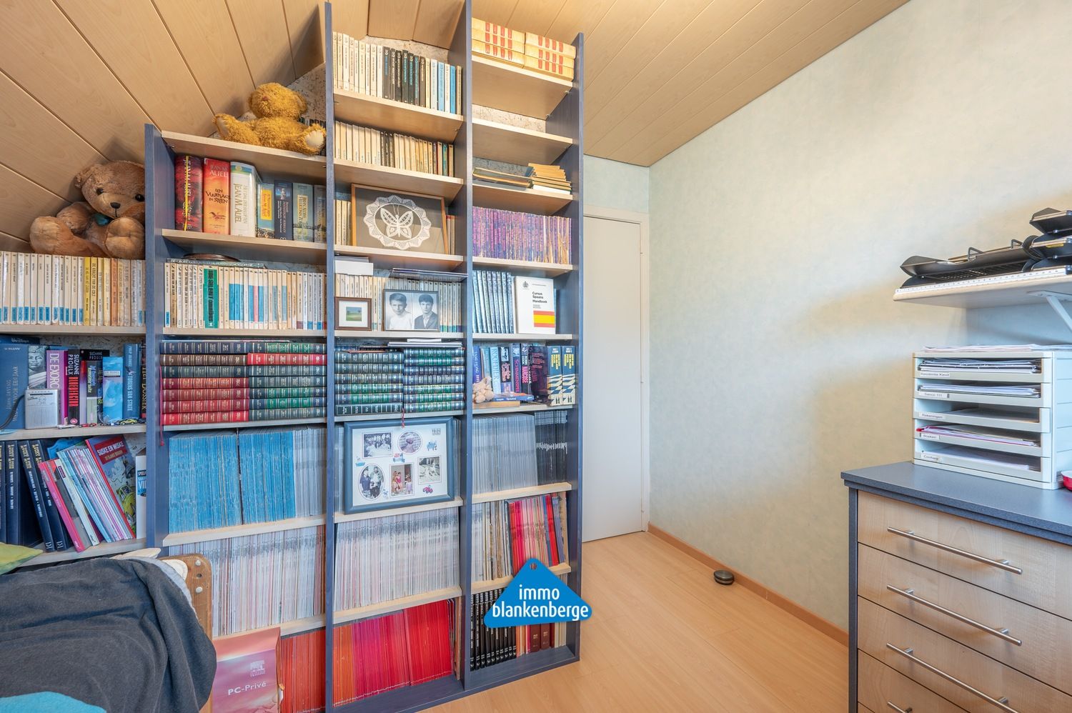 Ruime villa met zonnige tuin en moderne veranda op wandelafstand van de zee foto 25