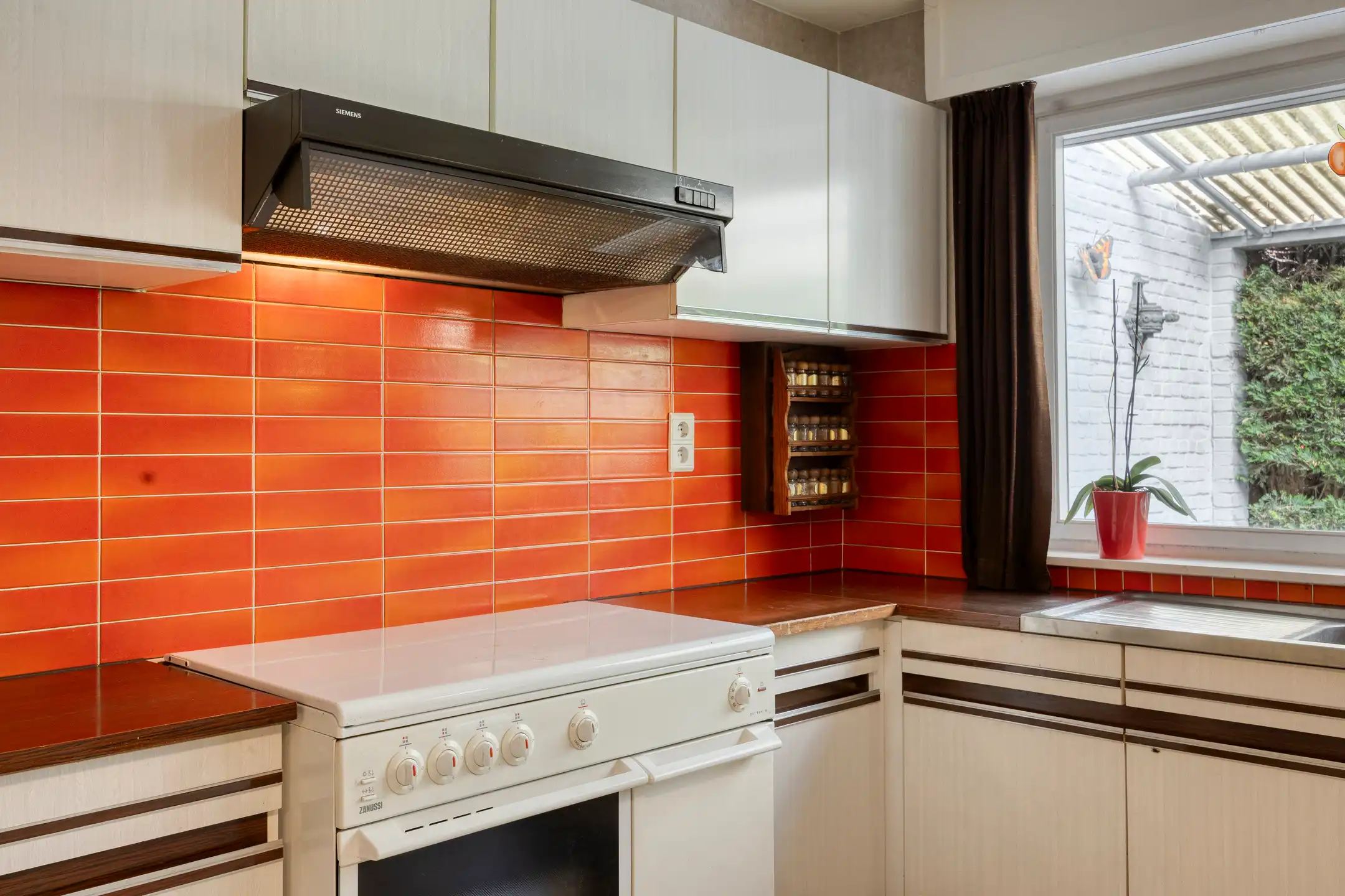 Halfopen woning met ruime garage en uitbreidingspotentieel foto 18