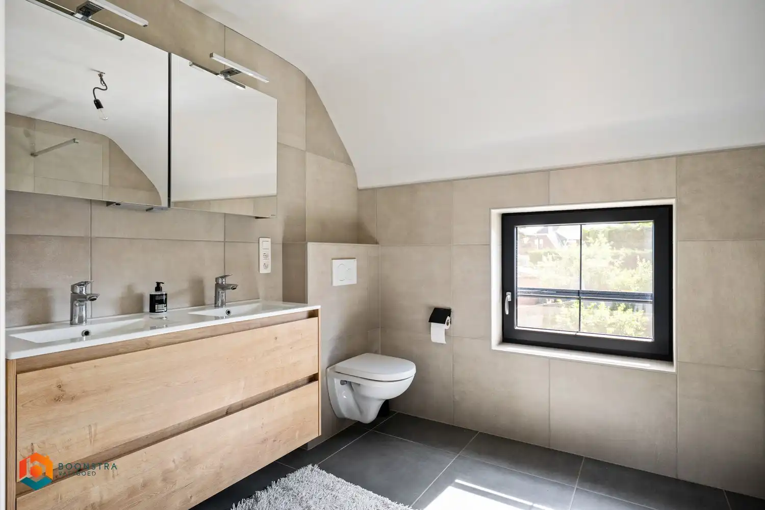 Energiezuinige villa met praktijkruimte en 4 slpkrs foto 13