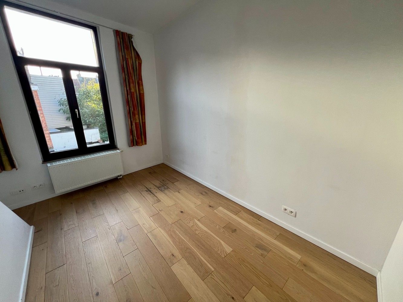 Recent gerenoveerd appartement met 4 slaapkamers te huur! foto 15