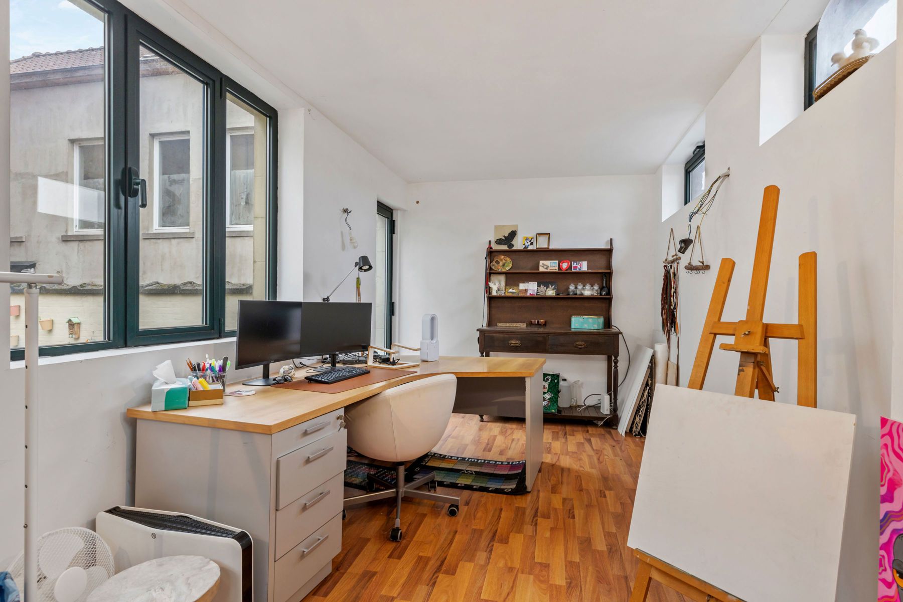 Uniek appartement/studio met terras, tuin en bijgebouw foto 21