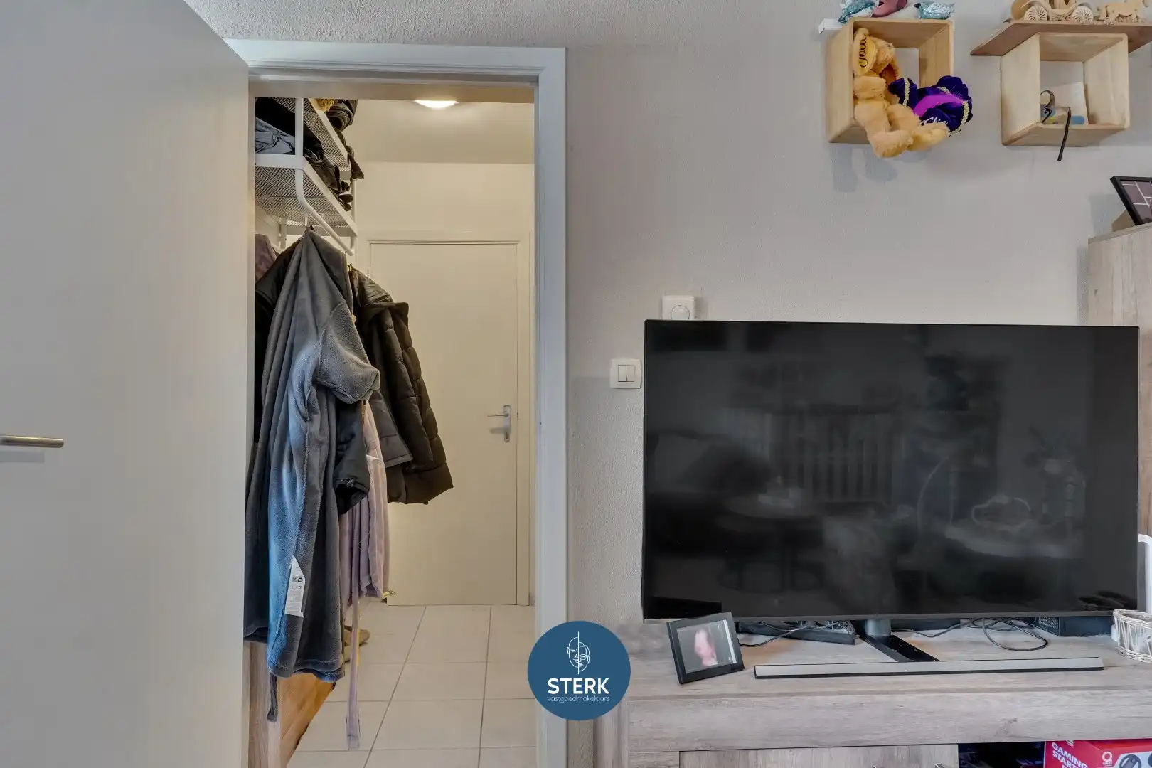 APPARTEMENT MET 2 SLPKS OP EEN GUNSTIGE LOCATIE TE GELLIK-LANAKEN !  foto 5