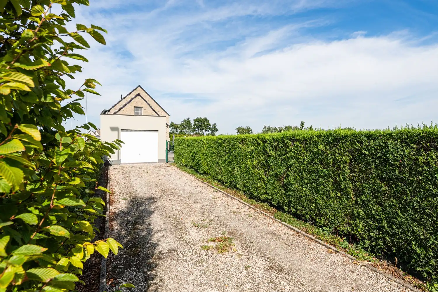 Halfopen woning met garage en ruime tuin foto 30