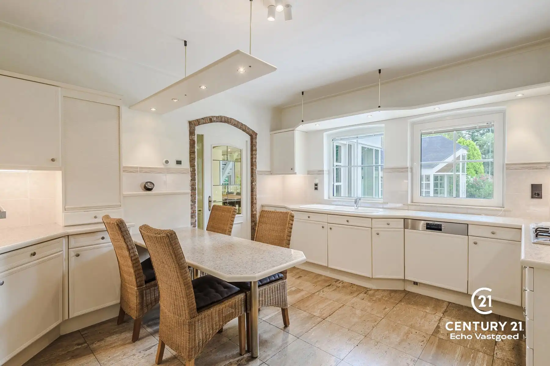 Ruime villa met kantoor, binnenzwembad, mooie tuin op 3172m² foto 14