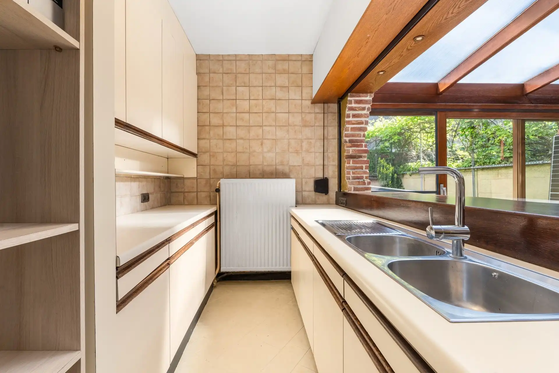 Gerenoveerde één/meergezins/kangeroe woning met 4 mog 5 slaapkamers en tuin. foto 8