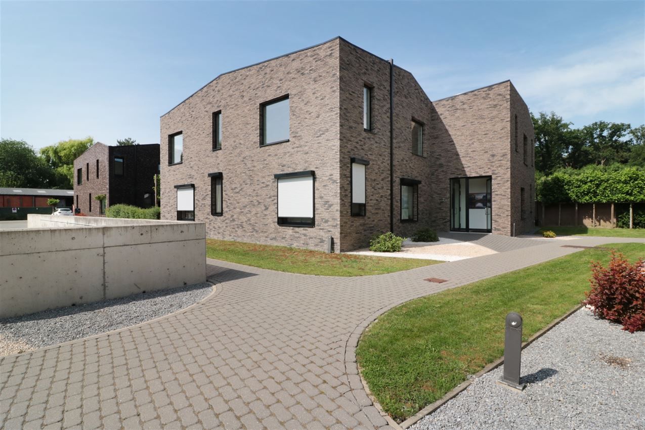 3 appartementen en 4 autostaanplaatsen foto 59