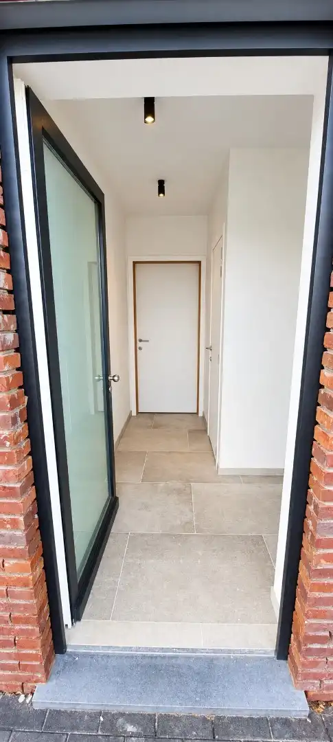Ruime recente woning met home-office, 3 slaapkamers, tuin met uitweg & garage. (aankoop aan 2% mogelijk!) foto 3