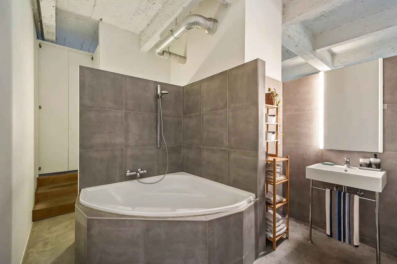 MATCHED: kevin@wellimmo.net voor meer info! Zalige loft van 161m² (EPC A!) met zonnepanelen en heerlijk zonneterras in rustig, groen woonerf aan het Eilandje! foto 16