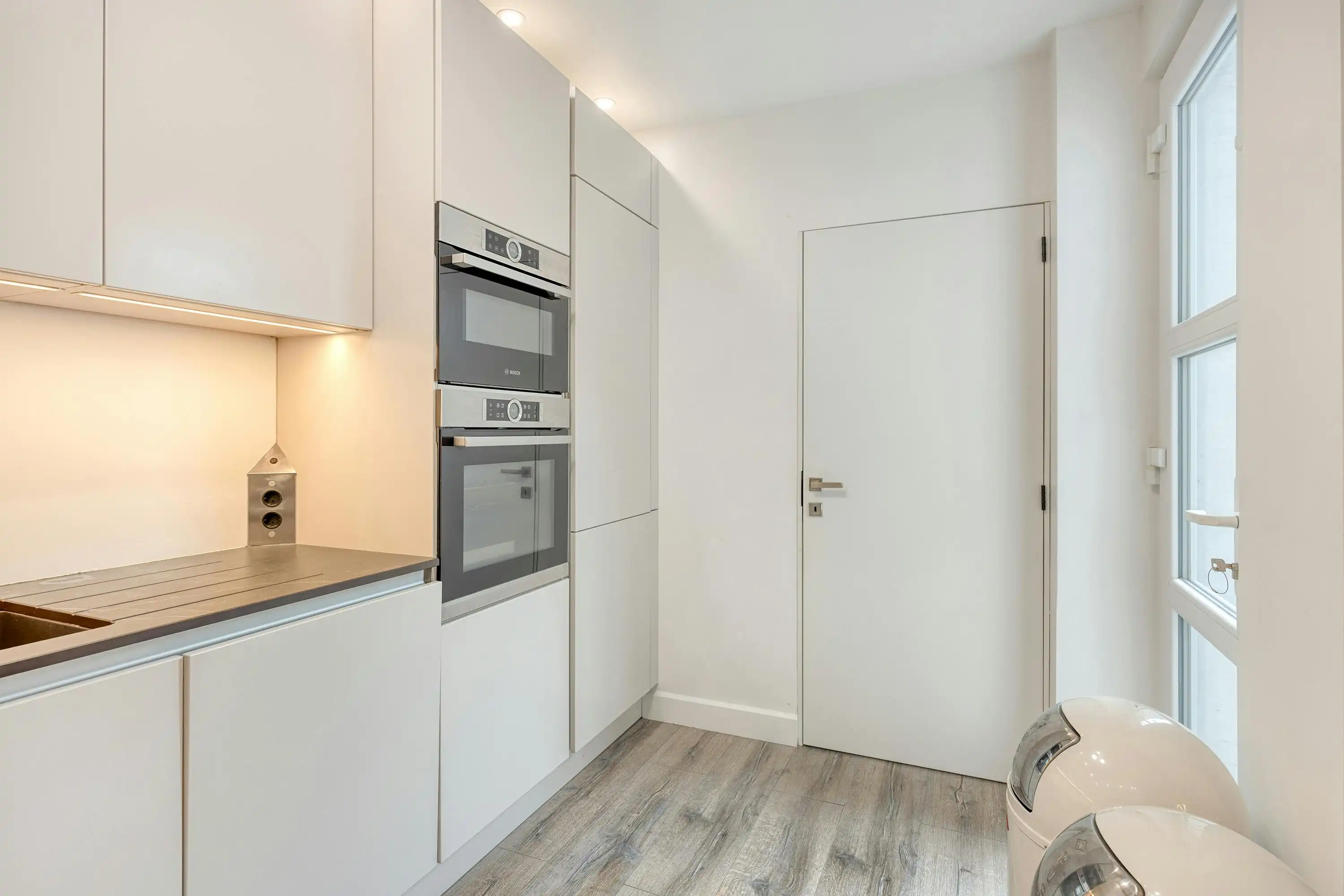 Instapklaar huis met 3 slaapkamers te koop in Merksem foto 10