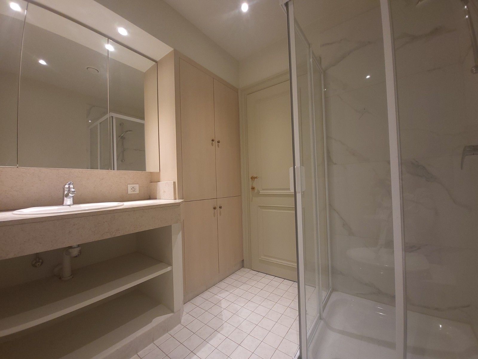 Gezellig éénslaapkamer appartement in herenwoning met zicht op water foto 7