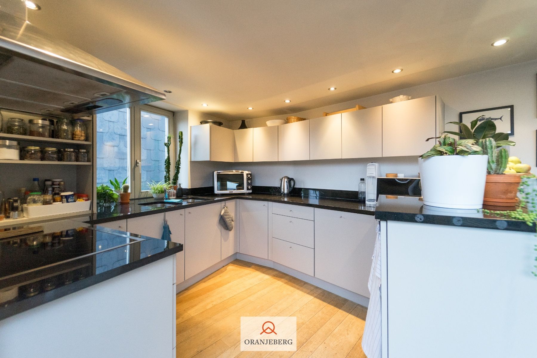 Prachtig BEMEUBELD dakappartement met terras vlakbij Zuid foto 3