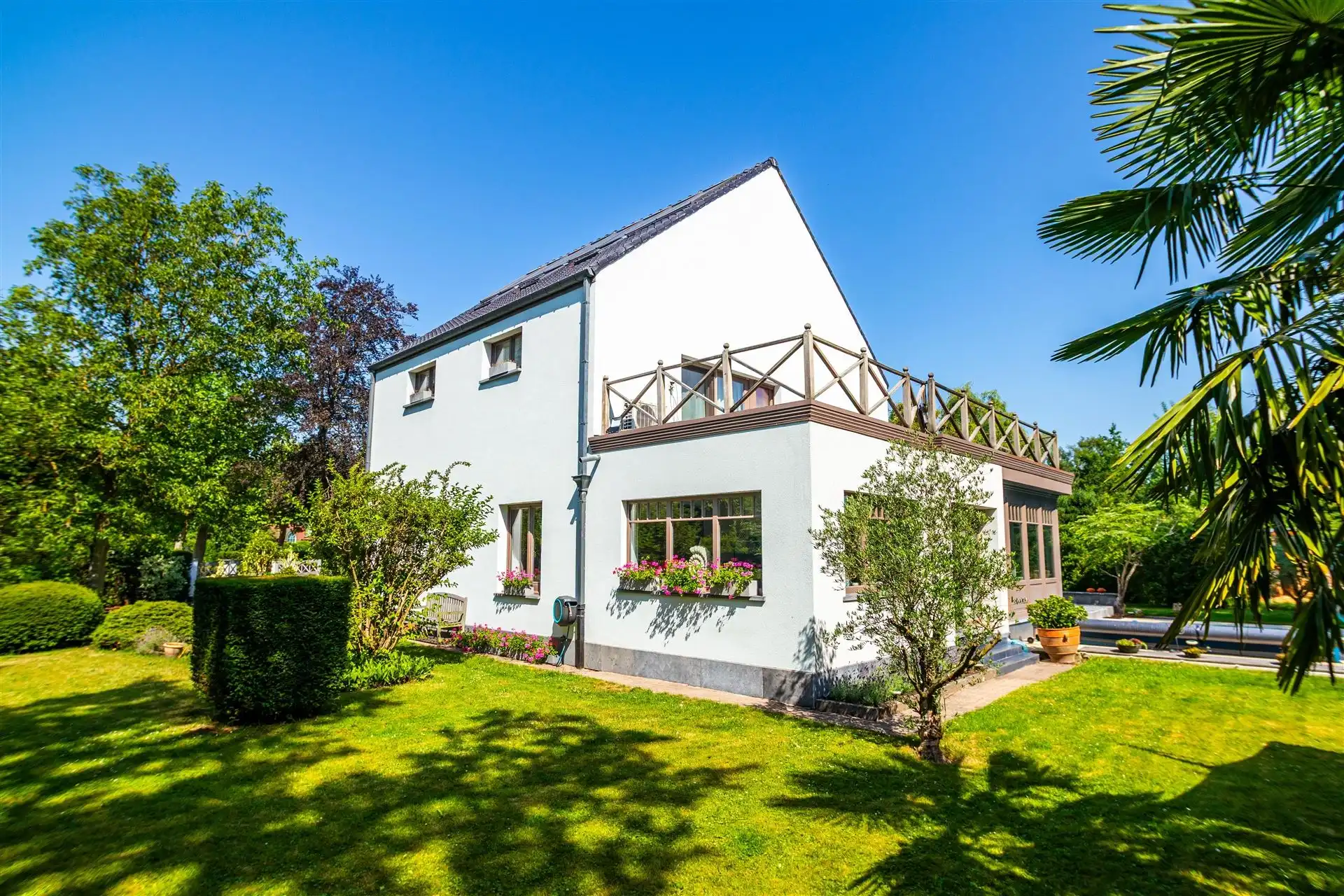 Ruime villa met zwembad en panoramische vergezichten foto 6
