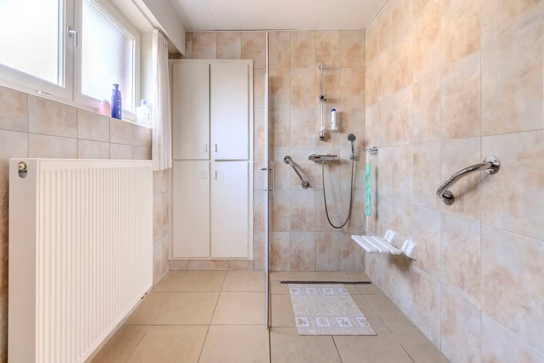 Te renoveren halfopen woning met 3 slp, garage en tuin. foto 13