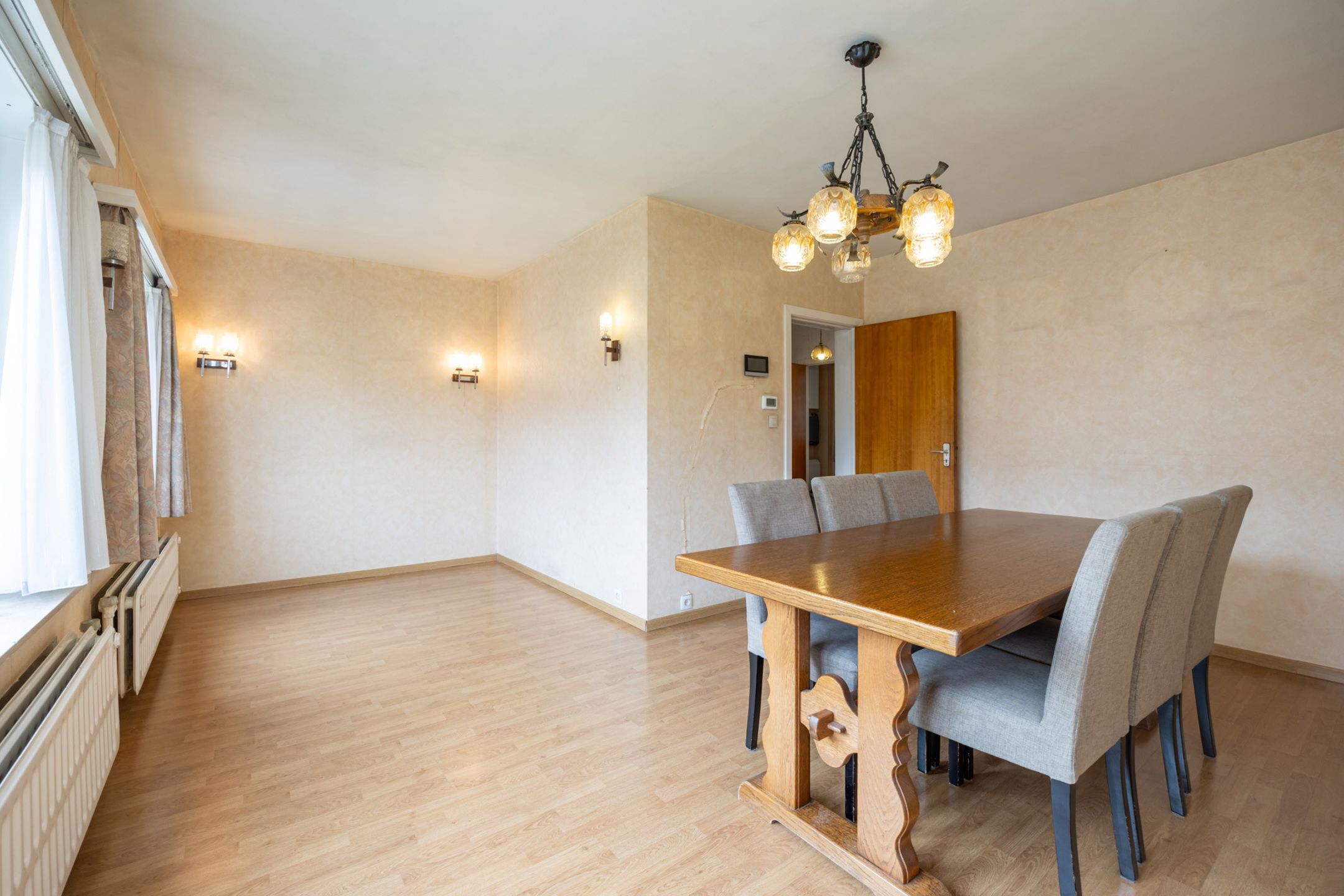 Te renoveren woning met zicht op velden in Grimbergen foto 5