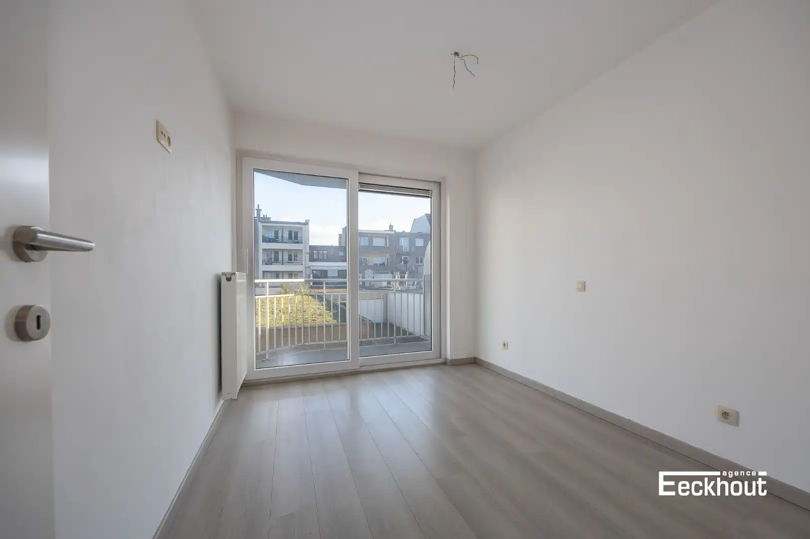 Instapklaar appartement met 2 terrassen in het hartje van Mariakerke! foto 8