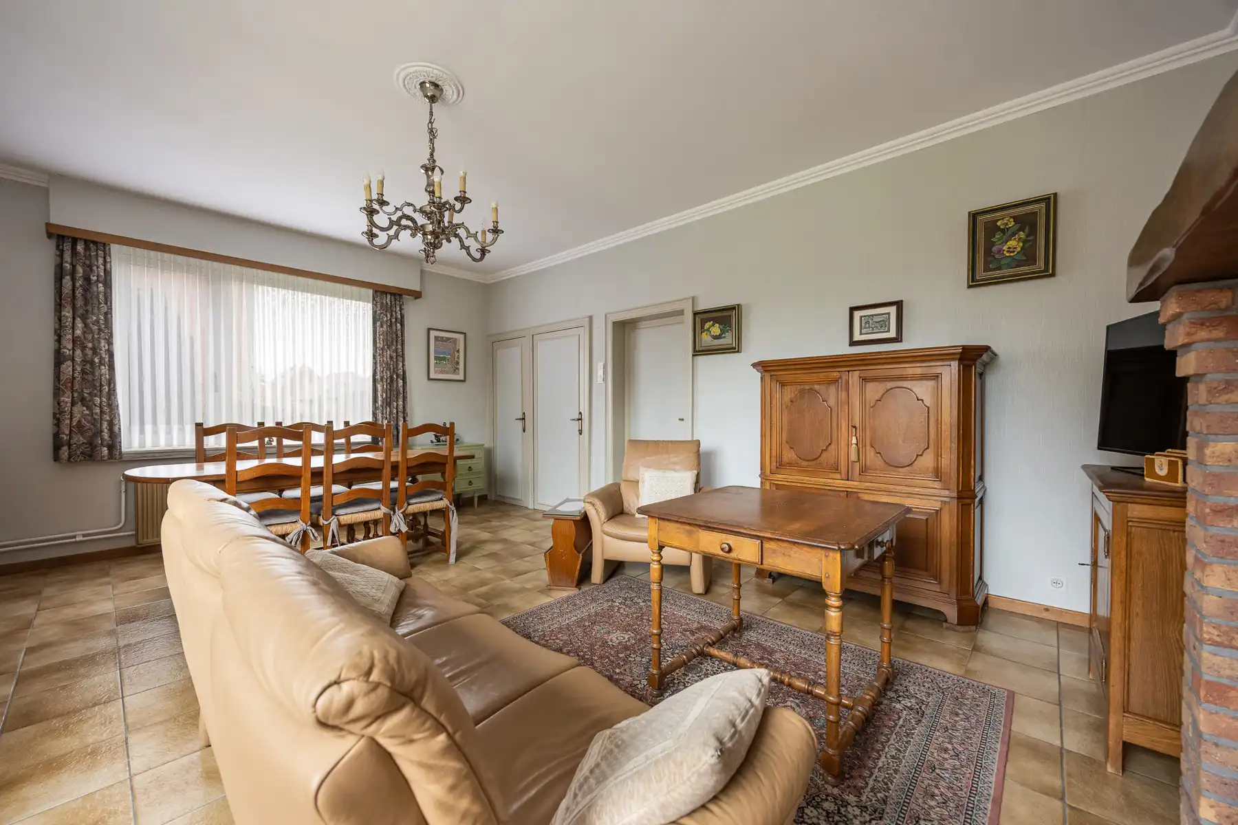 Vrijstaande eengezinswoning met 3 slaapkamers op een perceel van 912m².  foto 4