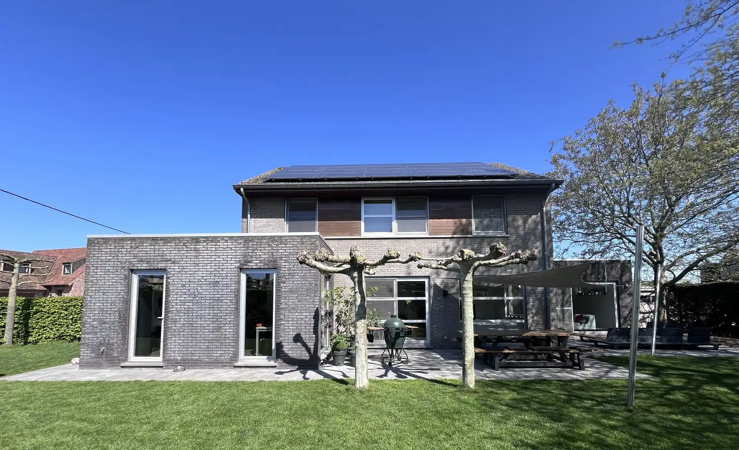 Moderne energiezuinige woning met 5 slaapkamers foto {{pictureIndex}}