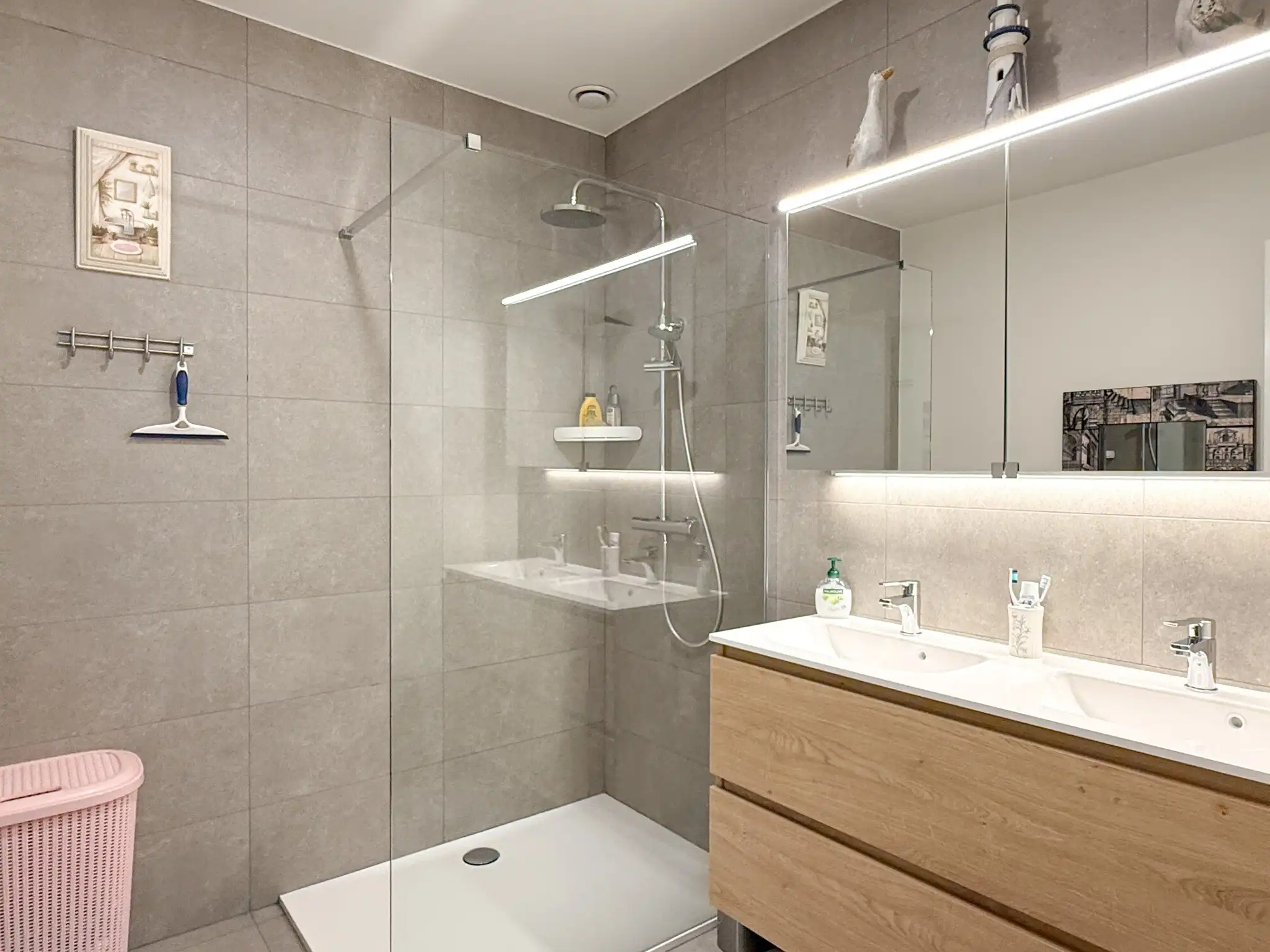 Ruim  nieuwbouwappartement van 113m² met twee slaapkamers , terras en autostaanplaats foto 11