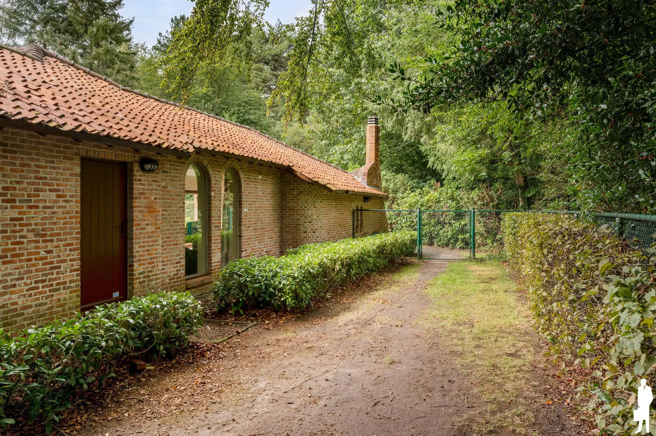 Karaktervolle gelijkvloerse villa op ca. 2.000 m² in zeer rustige, gegeerde en autoluwe wijk Dennendael en dichtbij het natuurgebied foto 58