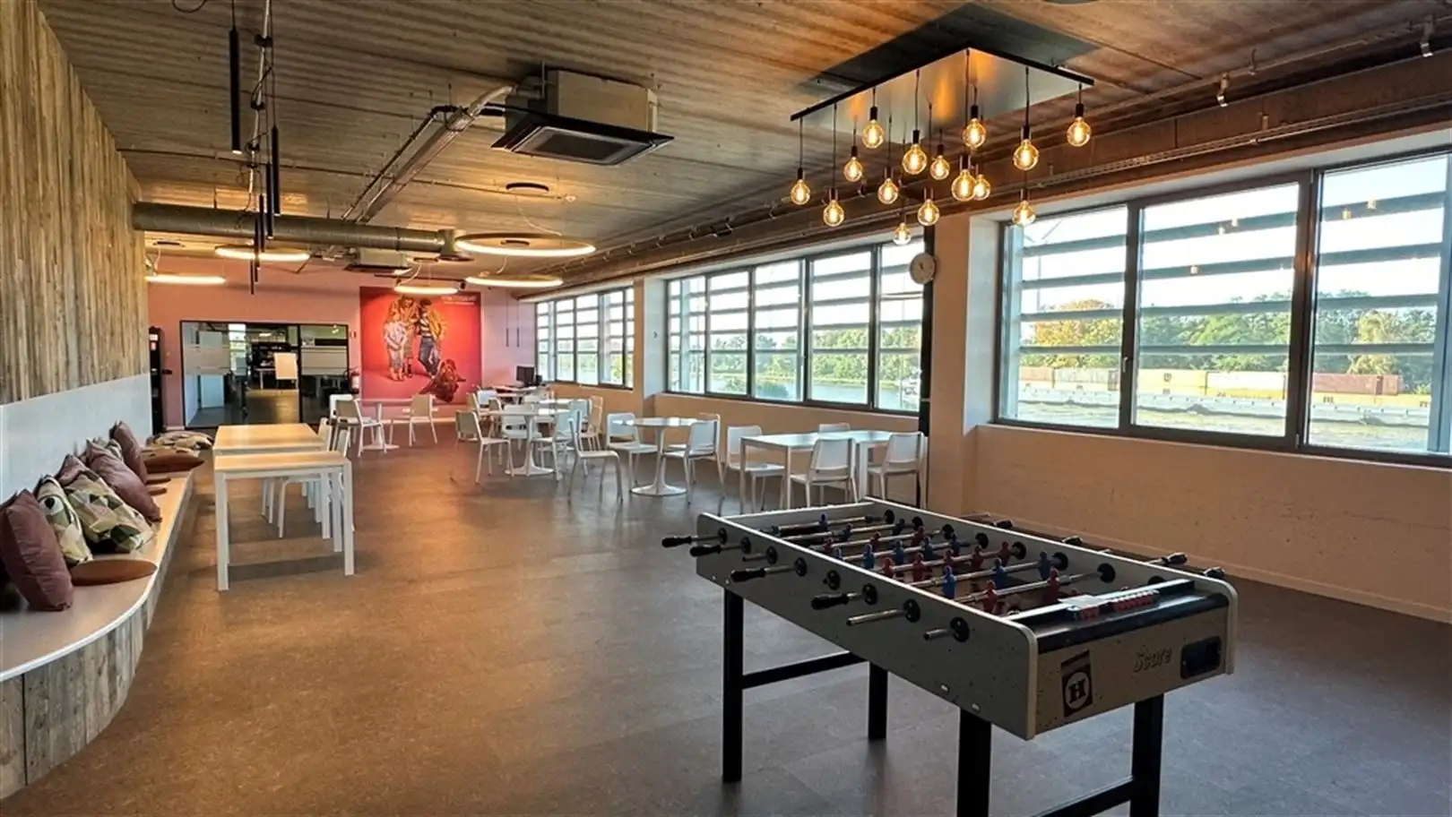 Te Huur Logistiek Magazijnmet kantoren te Beringen foto 13