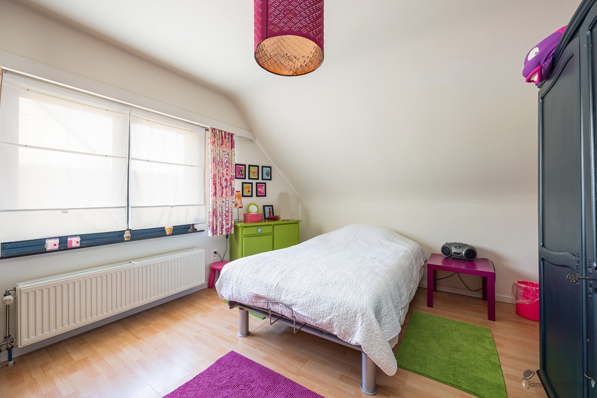 Ruime woning met vijf slaapkamers, vijver en zwembad op 977 m². foto 16