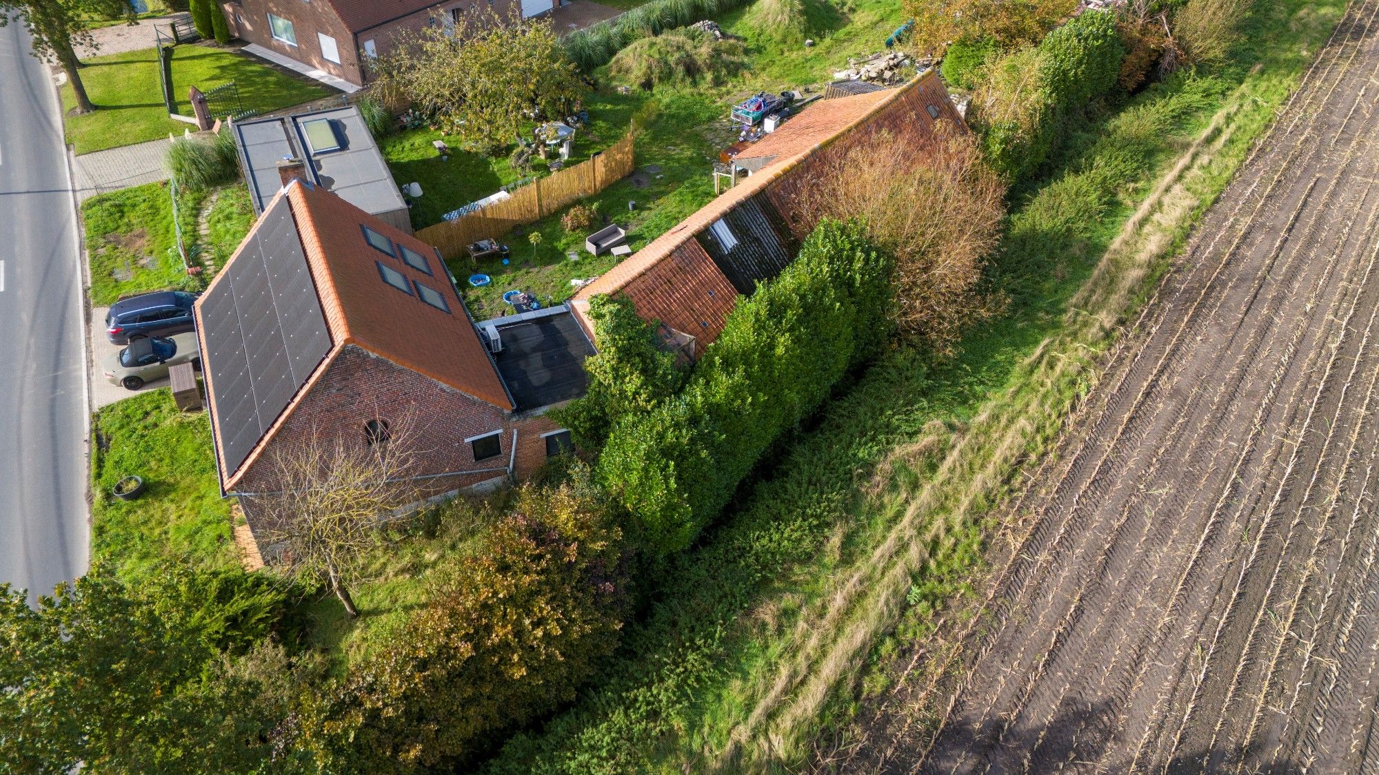 LANDELIJK gelegen woning met bijgebouw, stalling en WEILAND op 7.421 m² foto 5