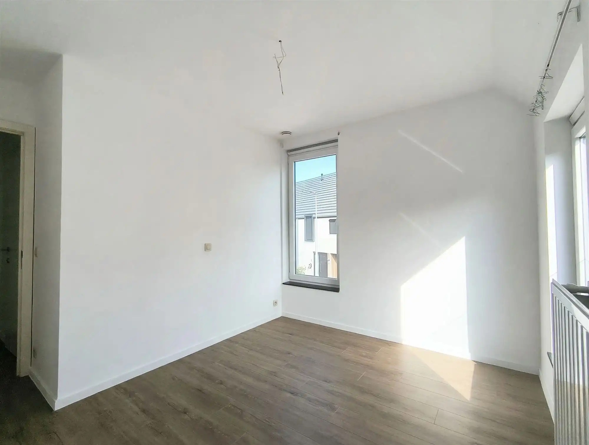 Recente woning met 3 slaapkamers en klein tuintje. In rustige omgeving. foto 8