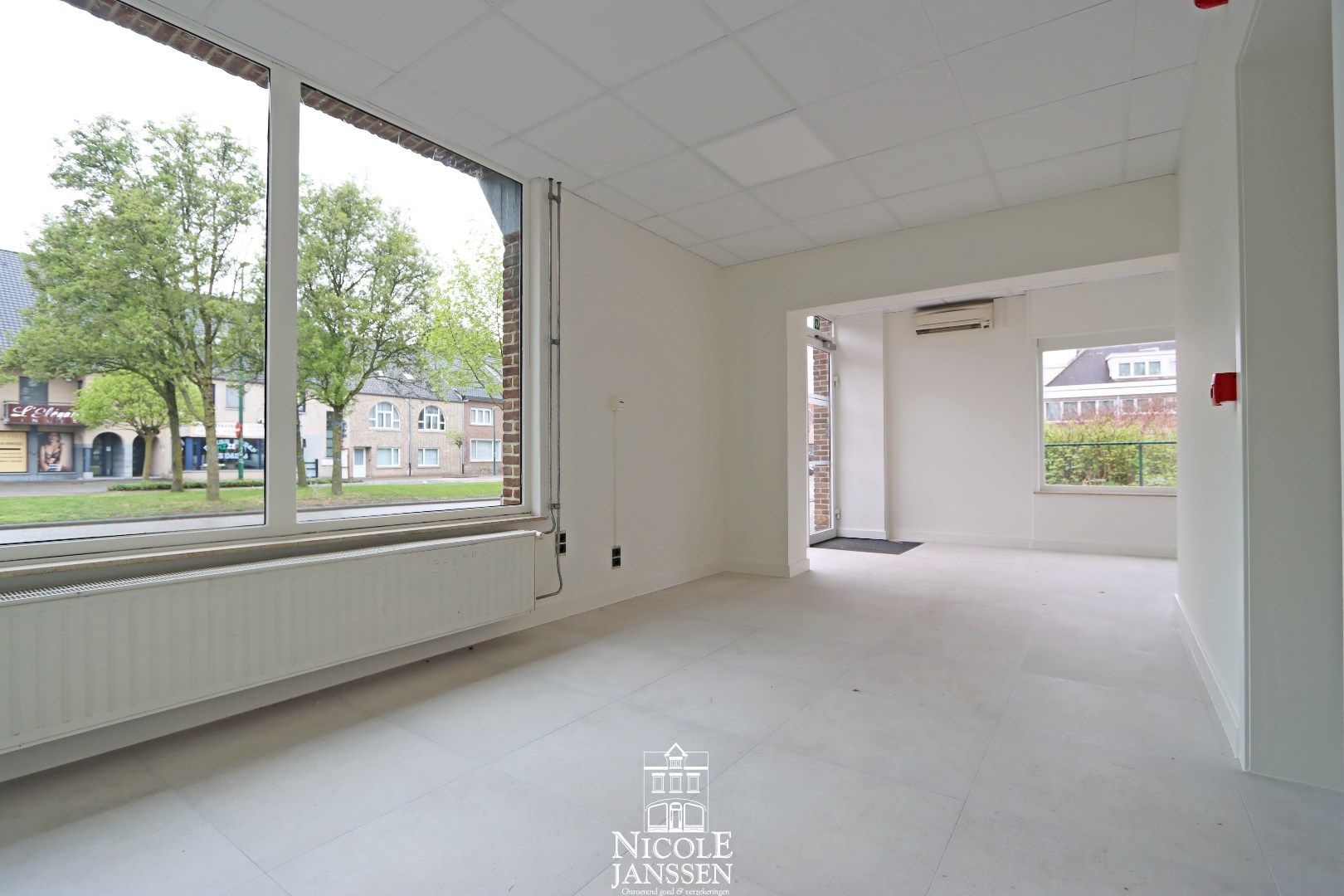 Zeer ruim en veelzijdig handelspand pal in het centrum van Meeuwen foto 5