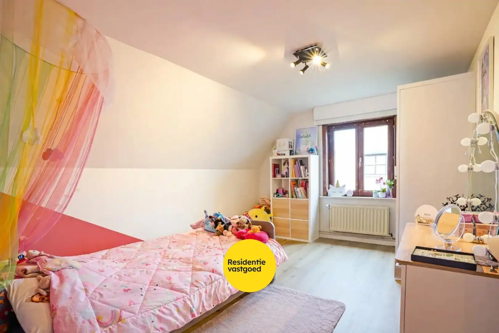 Gerenoveerde alleenstaande woning op 637m² te Veurne! foto 15