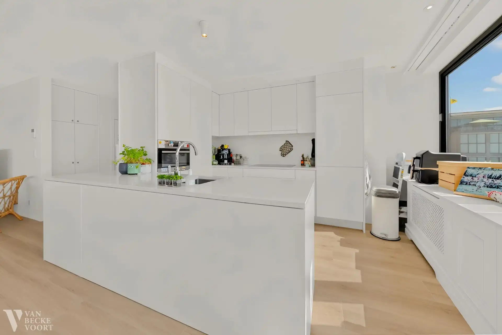 Wonen aan het park: stijlvol gerenoveerd appartement met uitzonderlijk uitzicht foto 8