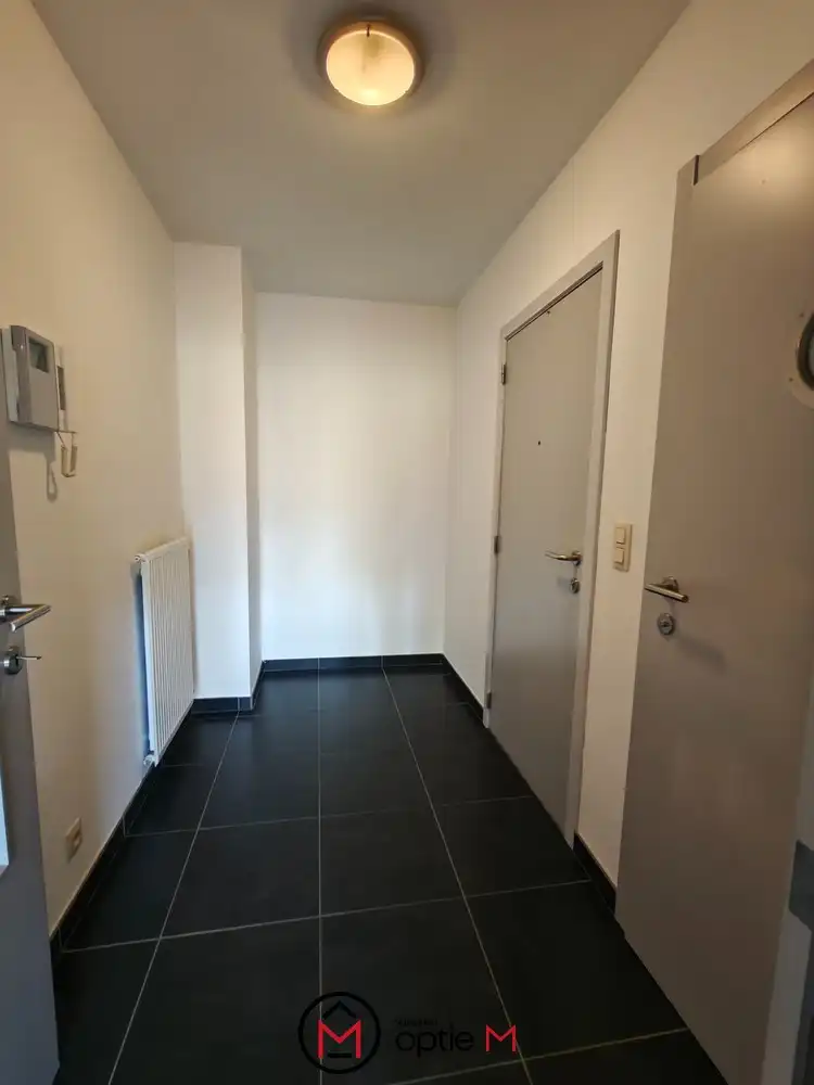 Appartement te huur in Genk – gelijkvloers wonen met tuin en overdekt terras foto 3