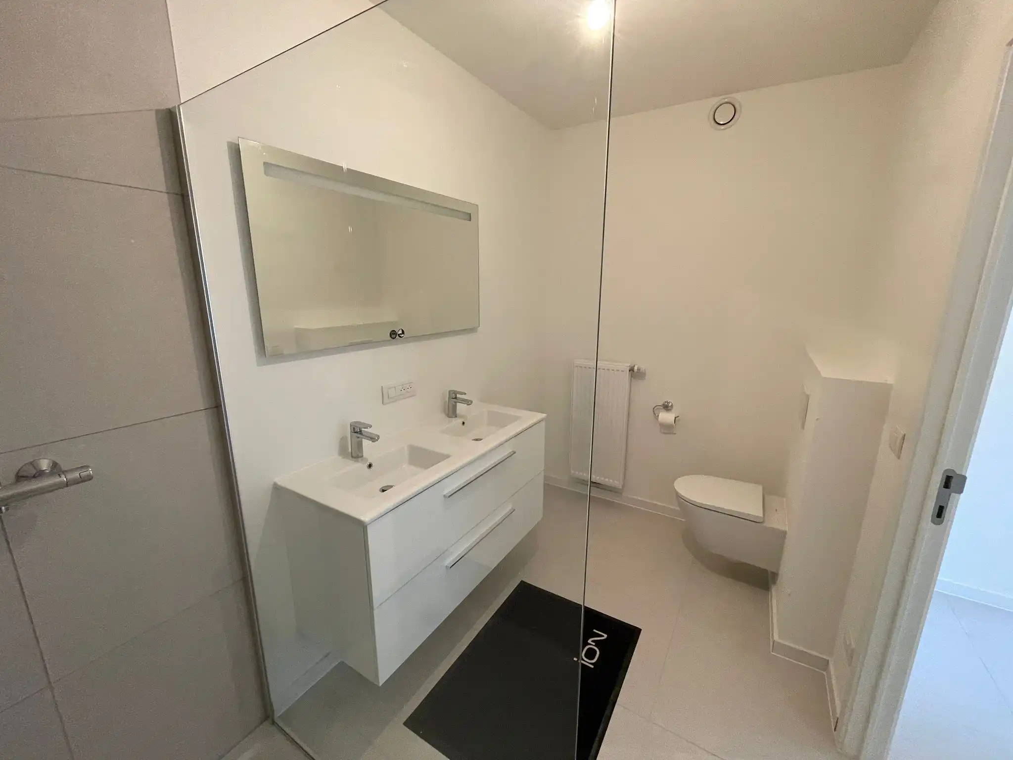 Mooi en recent appartement met 2 slpks. en parkeerplaats foto 11