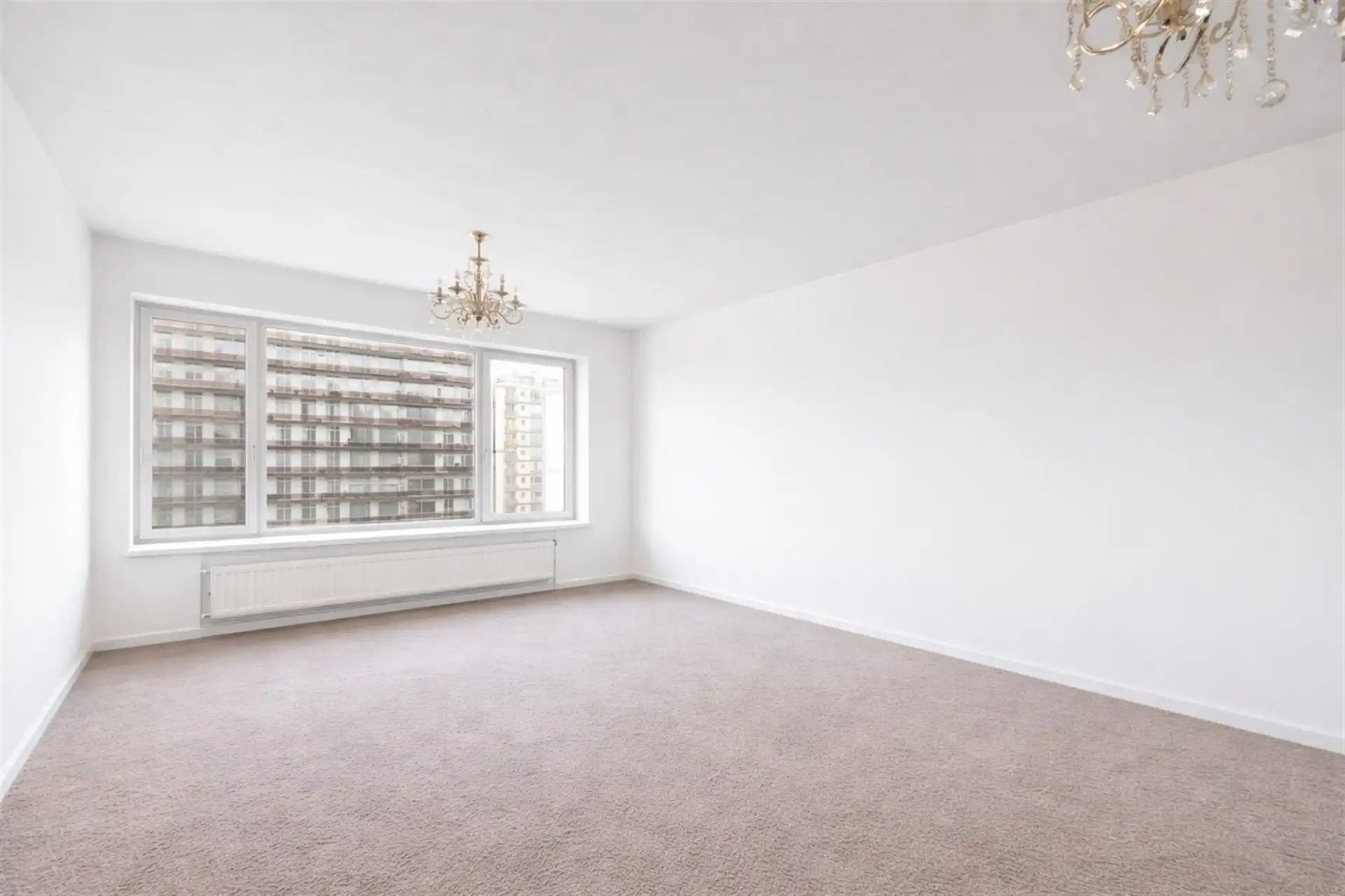 Ruim 3-slpk app met grote leefruimte en terras op 9de verd foto {{pictureIndex}}