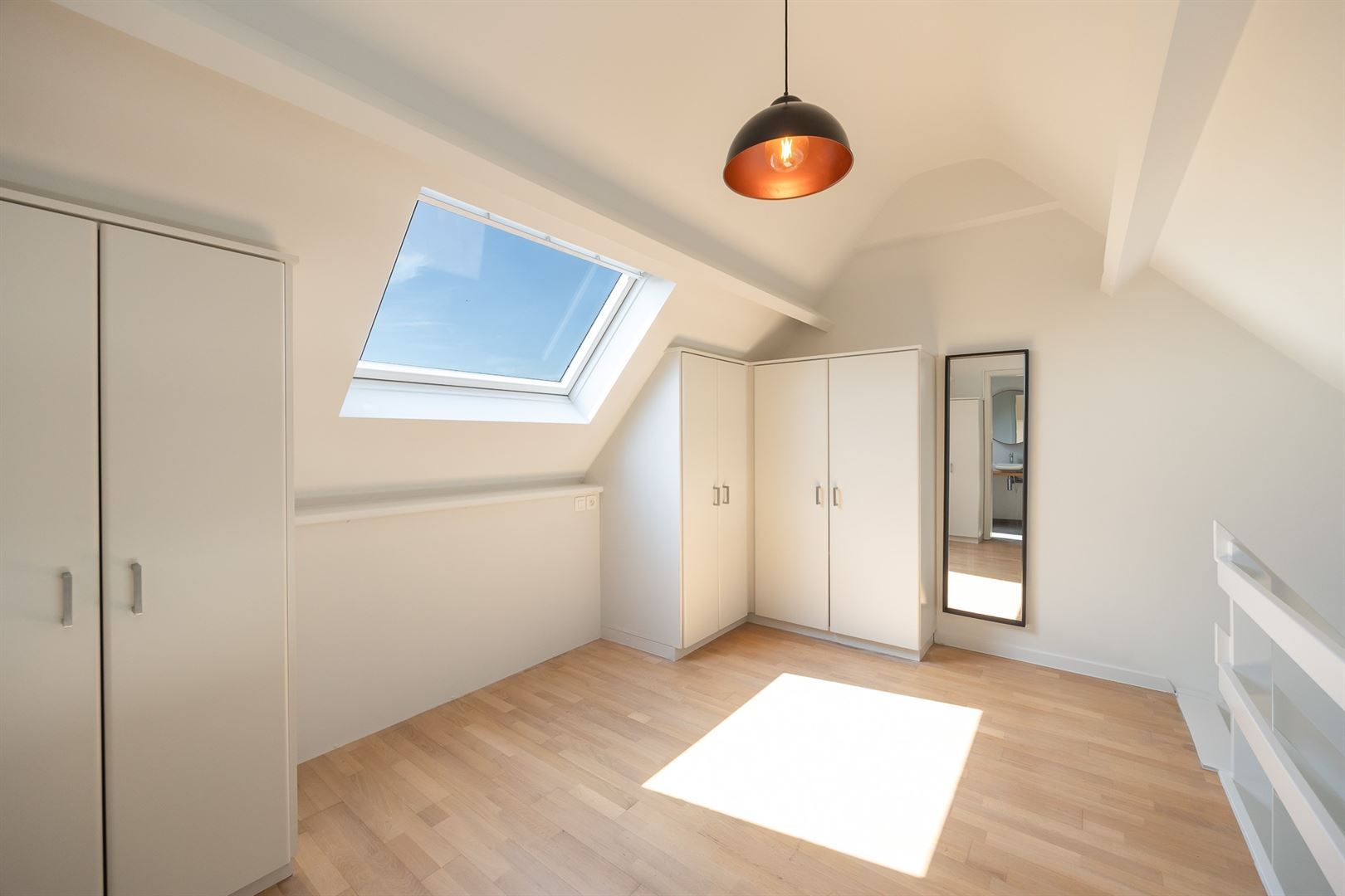 Lofty appartement met huge terras foto 13