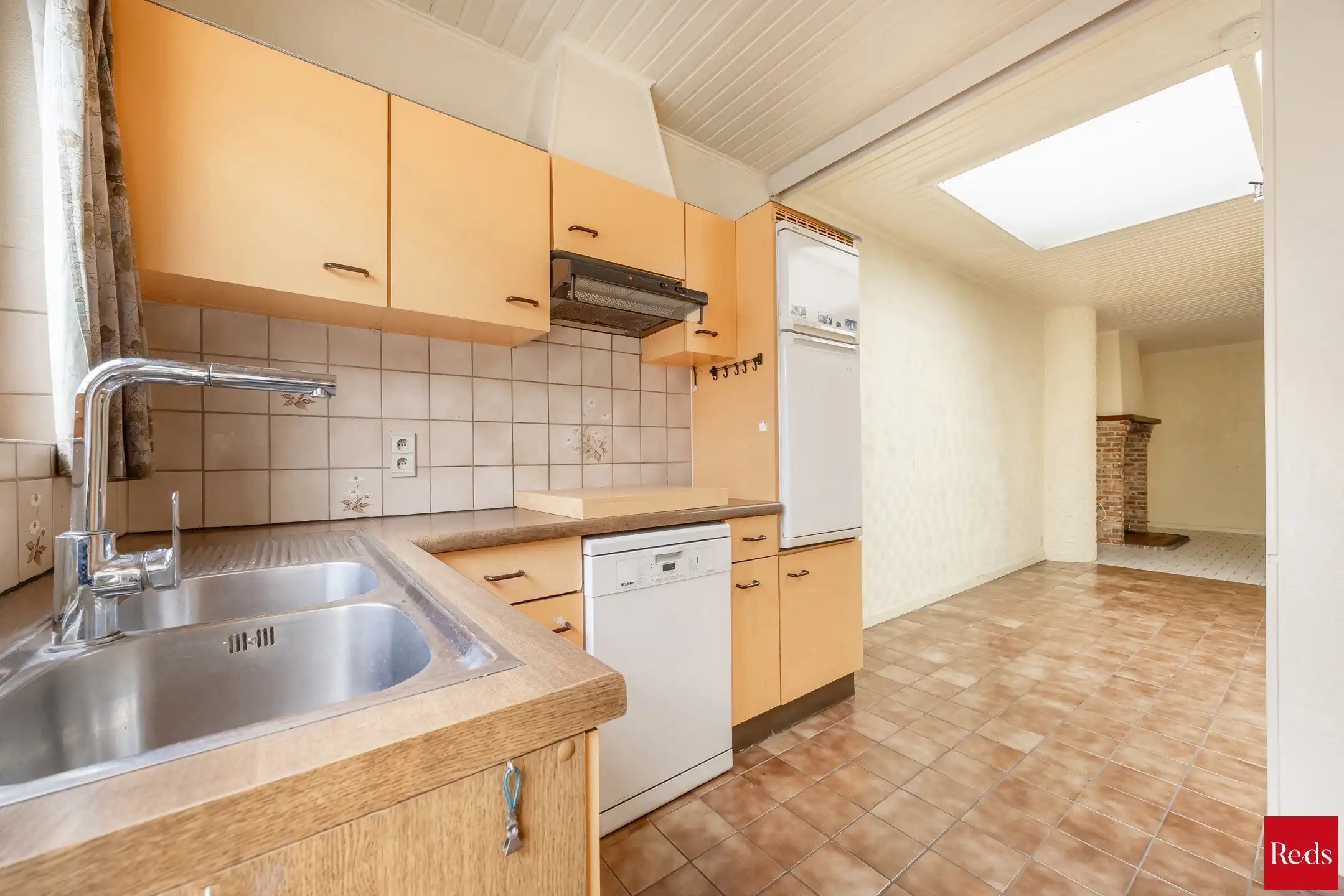 te renoveren woning met 3 ruime slaapkamers , garage en tuin foto 7