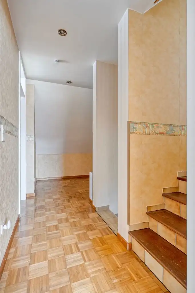 Toffe, vrijstaande split-level woning met 4 slaapkamers, inpandige garage, prachtig aangelegde tuin en zonnepanelen, rustig gelegen in het landelijke Ophoven.  foto 25