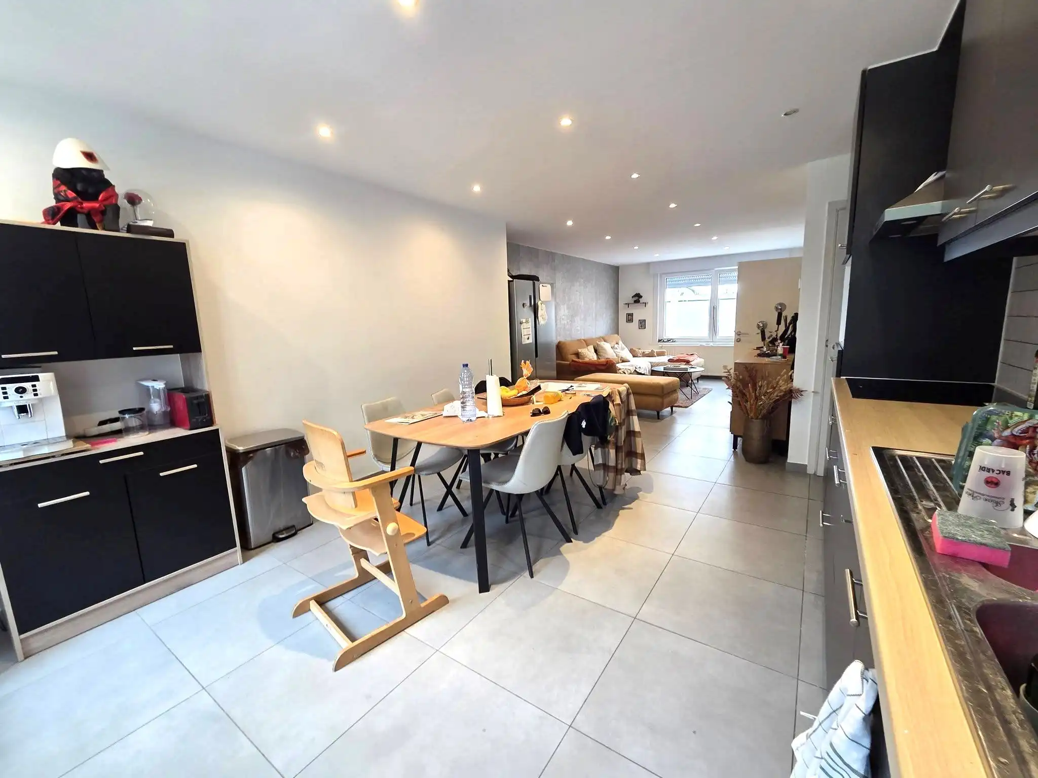 Woning met ruime garage. foto 6