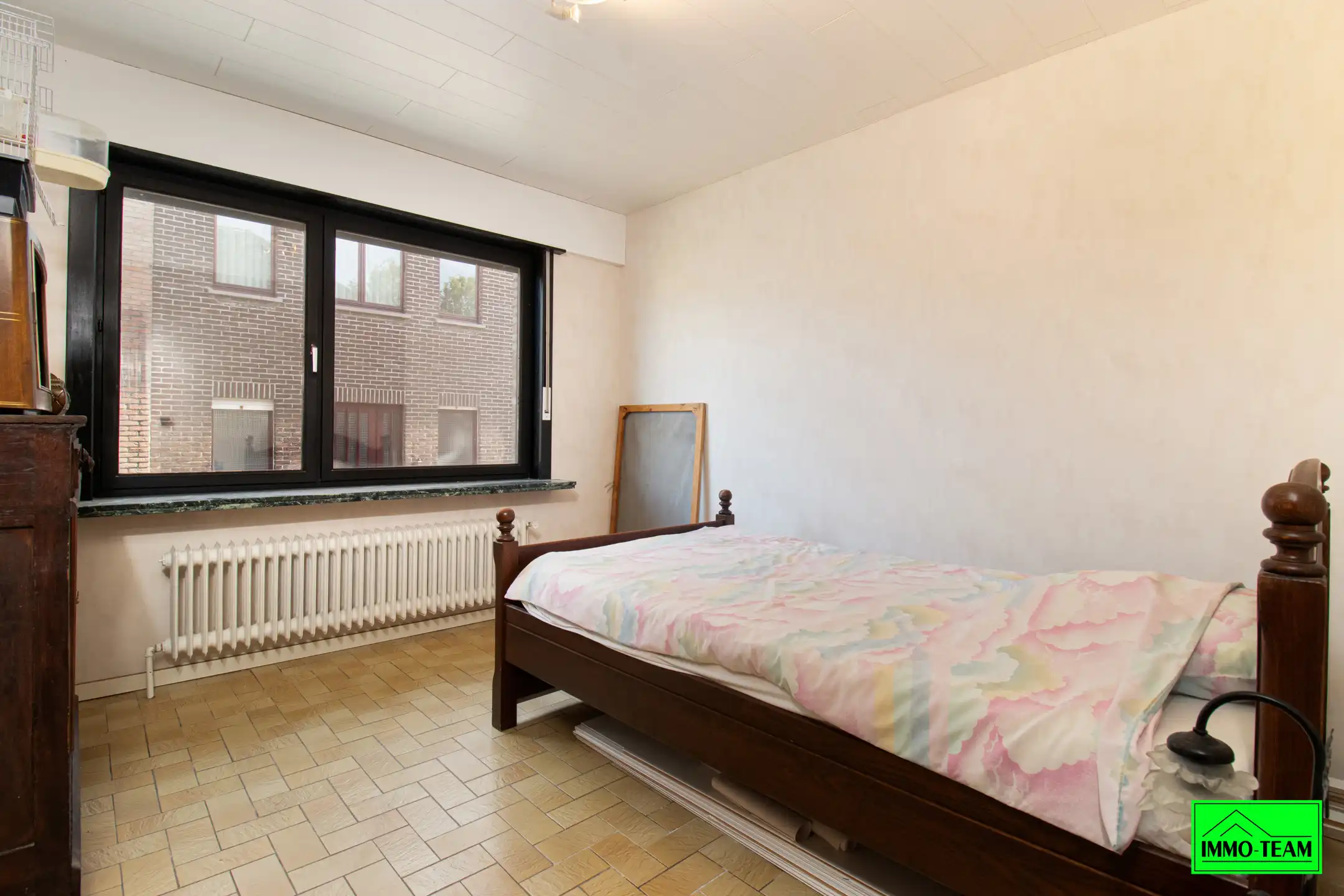 4-gevel woning in residentiële woonwijk foto 10