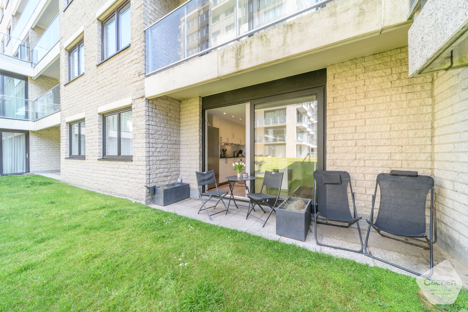 Gelijkvloers, instapklaar appartement met terras en tuin – volledig bemeubeld en op toplocatie vlakbij de Zeedijk! foto 7